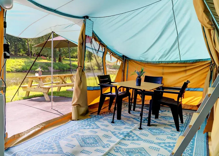 Country Camp Echternacherbrueck Lüks kamp alanı *